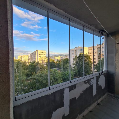 Остъкляване на балкони