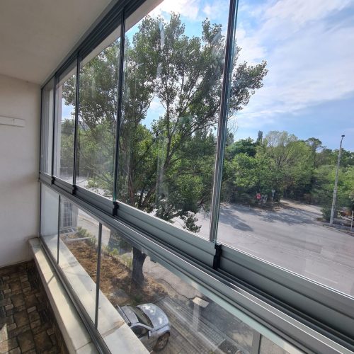 Остъкляване на балкони