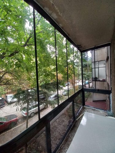 Остъкляване на балкони